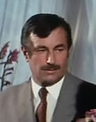 Bernard Charlan as L'hôtelier