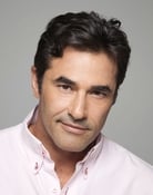 Luciano Szafir as Júlio Sampaio