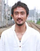 Ryu Nakamura as Shinji Tomiyama