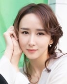 Jing Hu as 梓桃(成年)