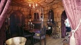 Mittelalterliches Speisezimmer, Zug im Keller, Haus des Neon
