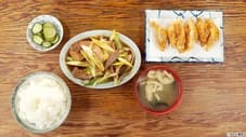 치바현 카시와시 와시노야의 파 간볶음과 닭껍질 만두