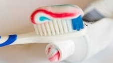 Wie kommen die Streifen in die Zahnpasta?
