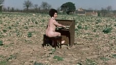 عازف البيانو العاري