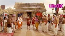 Parvati enters Kailash