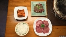 神奈川縣川崎市稻田堤的大蒜醃牛橫隔膜與韓式三層肉